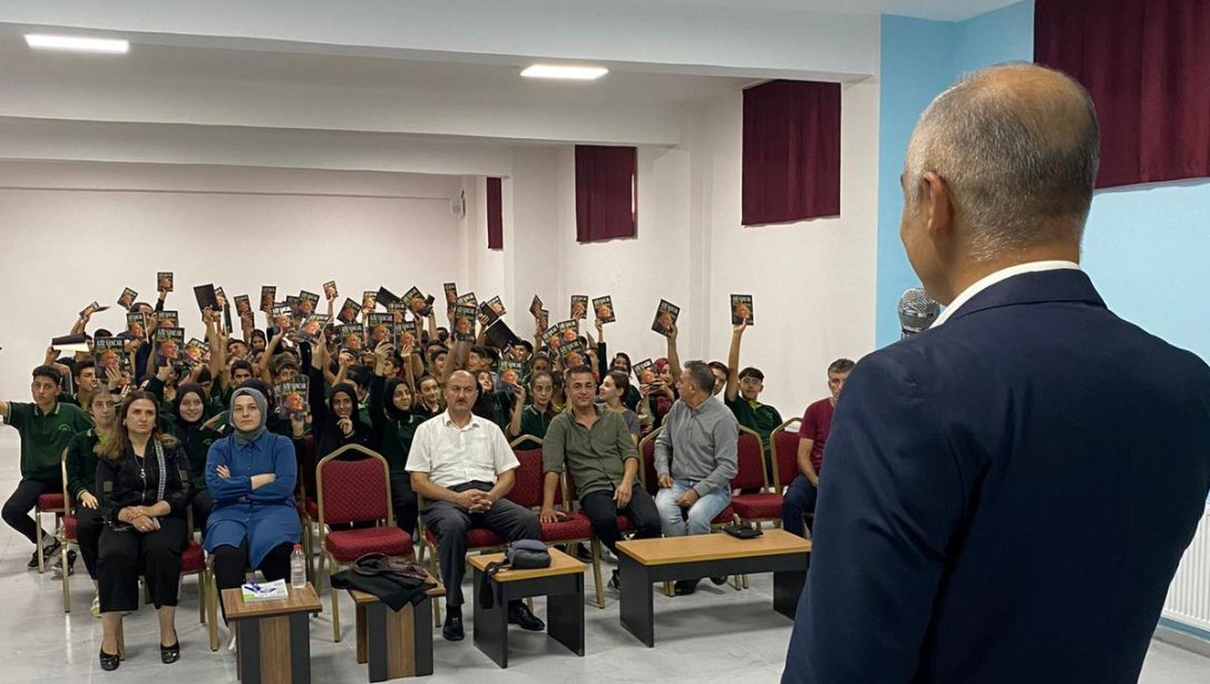 Sezai Karakoç Anadolu Lisesine Evrende Simetri Konferansı Düzenlendi