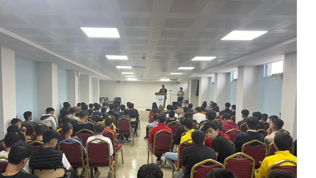 Veysel Karani Anadolu İmam Hatip Lisesine Kur'an'ın Hayata Bakışı Konferansı Düzenlendi