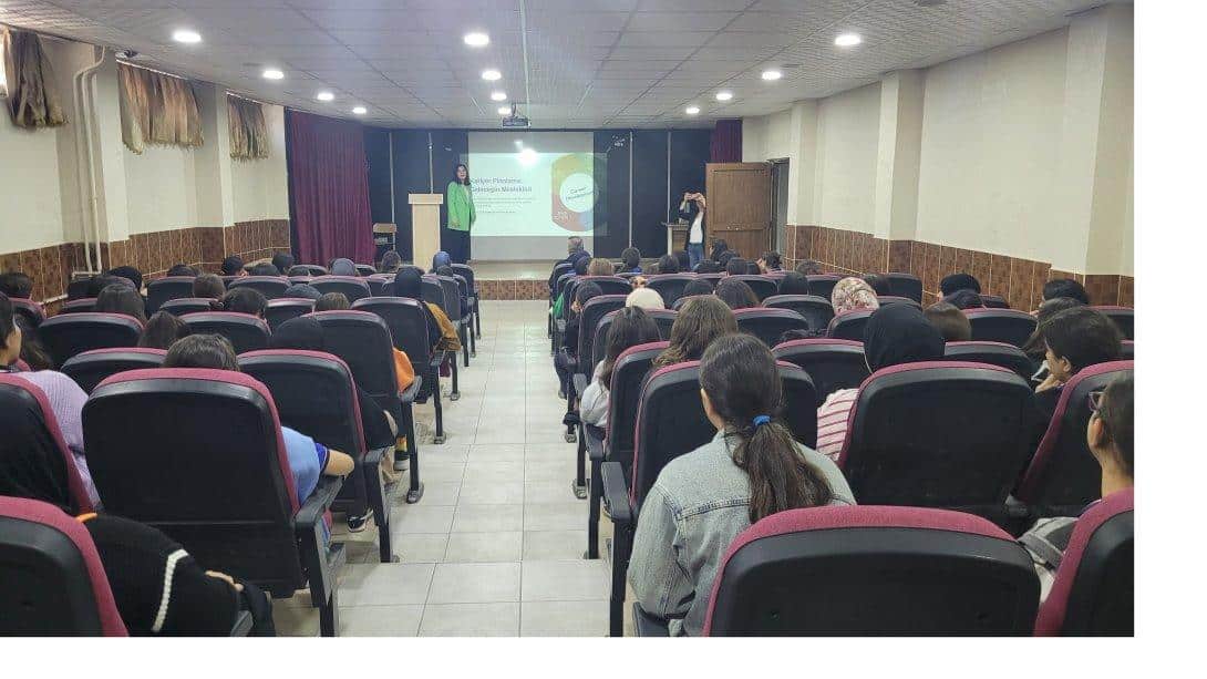Gültepe Anadolu Lisesi Öğrencilerine Kariyer Planlama: Geleceğin Meslekleri Konferansı Verildi