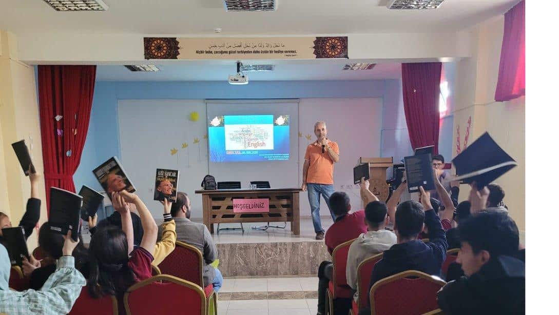 Halil Hamidi Anadolu İmam Hatip Lisesi Öğrencilerine Dil Bilimi ve İngilizce Öğrenimi Konferansı Verildi