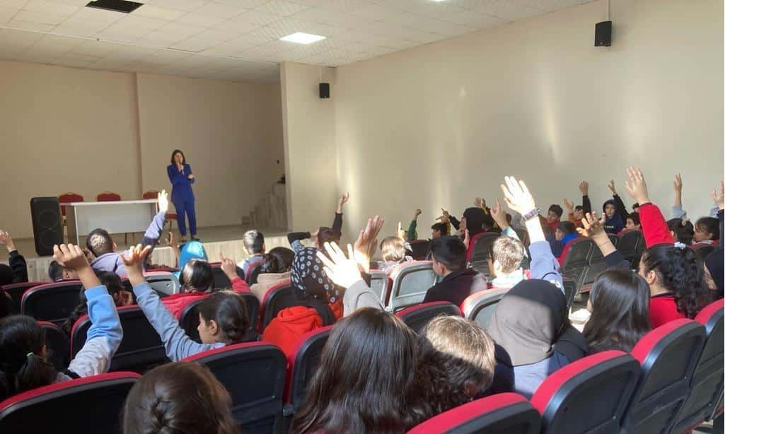 Kültür Ortaokuluna Stresle Baş Etmek Konulu Konferans Verildi